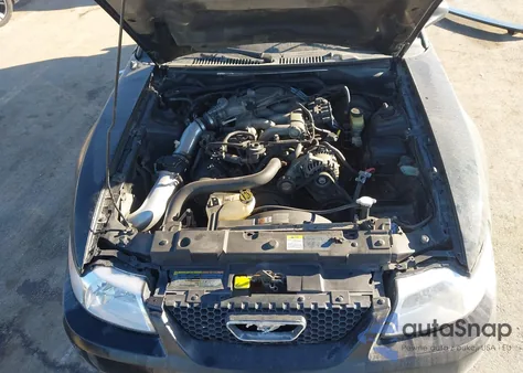 2002 Ford Mustang z USA, uszkodzony, nr VIN 1FAFP40492F200011